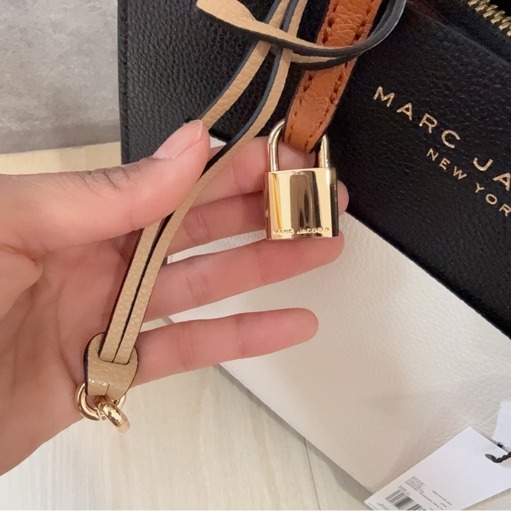 MARC JACOBS Grind Mini Leather Tote in Split Colors - Picture 5 of 7